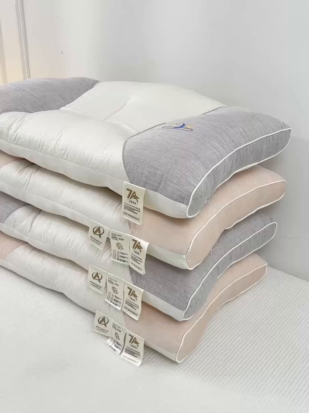 91家纺网 家纺一手货源 找家纺 （总）织布人 2025新款枕芯7A级抗菌AIR蚕丝护颈枕头成人家用分区护颈椎枕芯