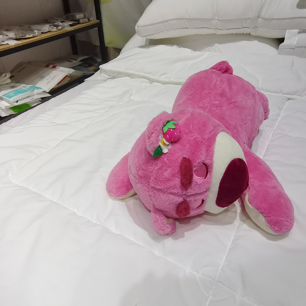 91家纺网 家纺一手货源 找家纺 安力森/诚臻酒店用品 2025新款软萌动物毛绒公仔合集 大象 / 哈士奇 / 小熊玩偶 床上抱枕枕头礼物 草莓熊