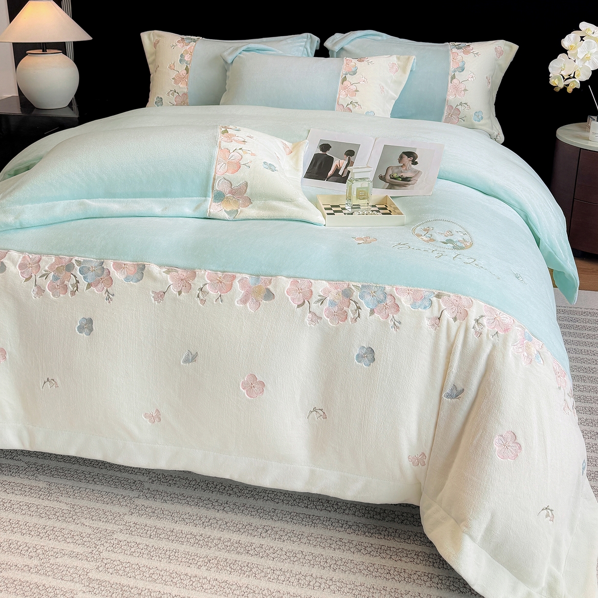 91家纺网 家纺一手货源 找家纺 （总）家居1号家纺 2025新款230克A类牛奶绒双拼刺绣四件套-兰黛（控价券后不得低于238元 会员优惠10元）