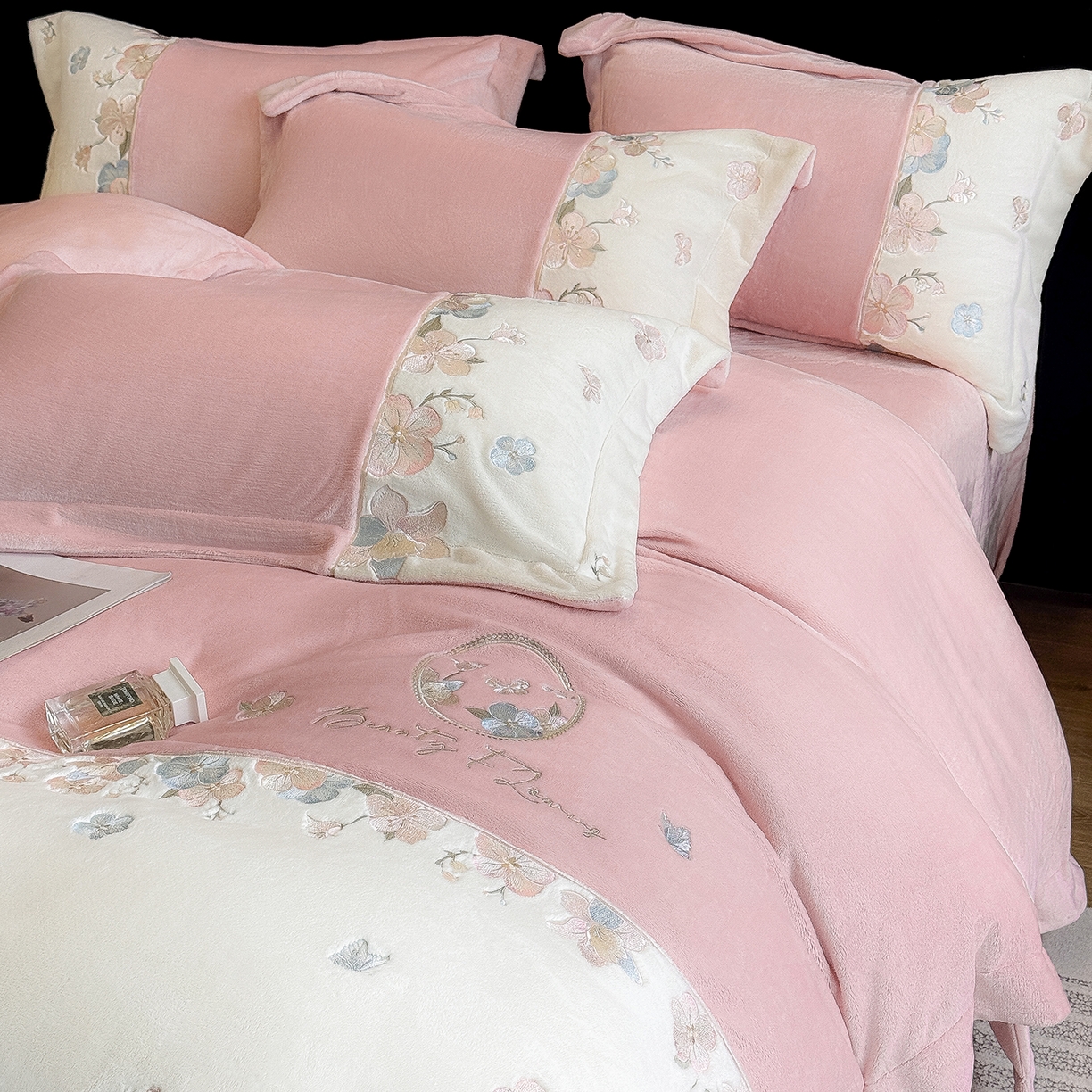 家居1号家纺 2025新款230克A类牛奶绒双拼刺绣四件套-兰黛（控价券后不得低于238元 会员优惠10元） 兰黛-紫豆沙