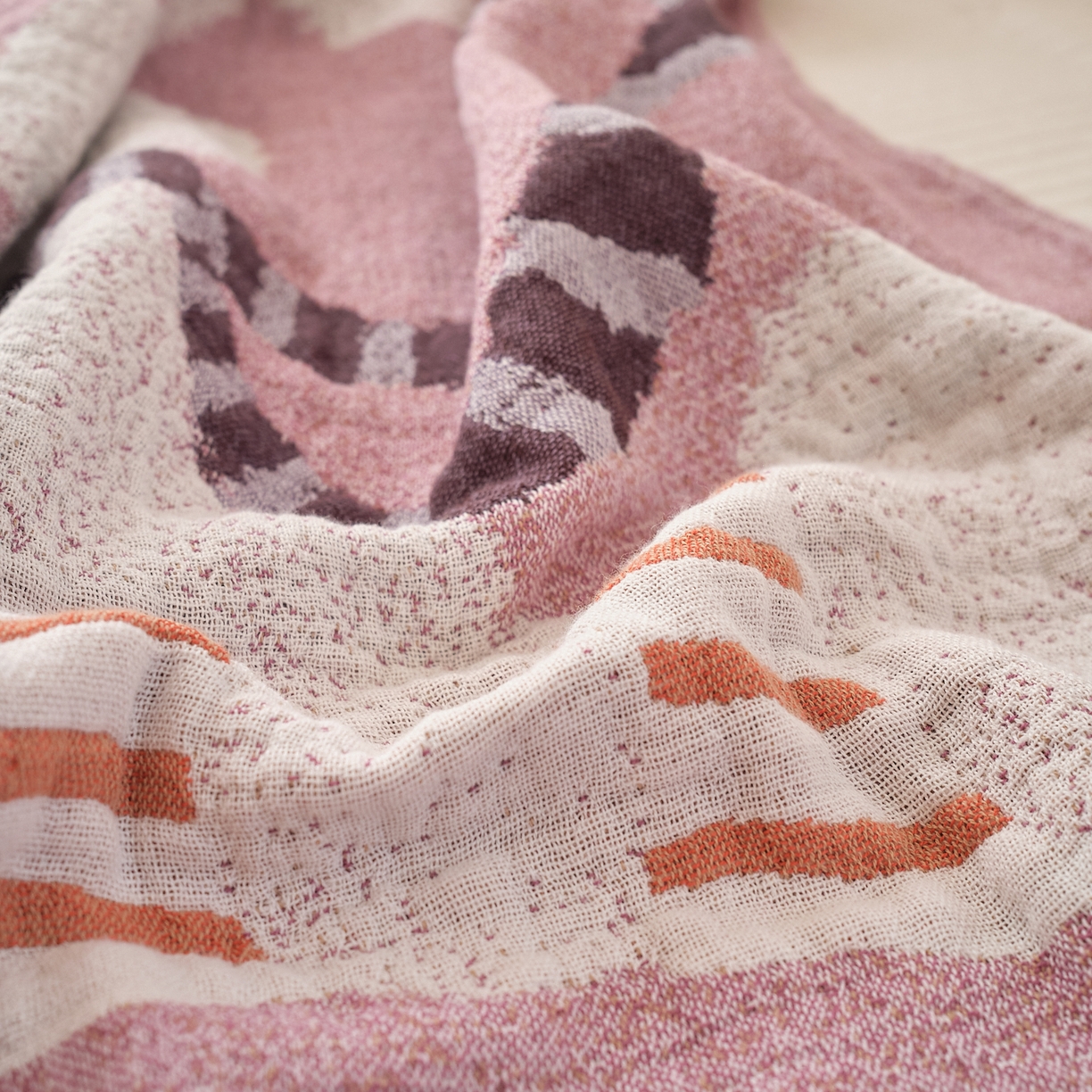 91家纺网 家纺一手货源 找家纺 沐瑟家纺 2025新款卡通A类全棉四层纱布浴巾加大毛巾-第二组 波尔兔 80*160cm浴巾/条