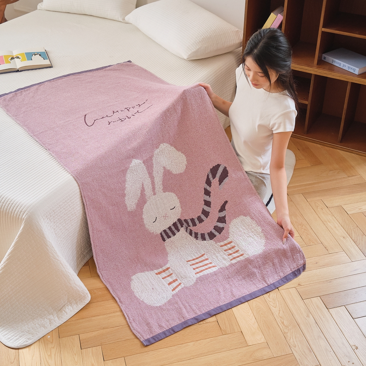 91家纺网 家纺一手货源 找家纺 沐瑟家纺 2025新款卡通A类全棉四层纱布浴巾加大毛巾-第二组 波尔兔 80*160cm浴巾/条