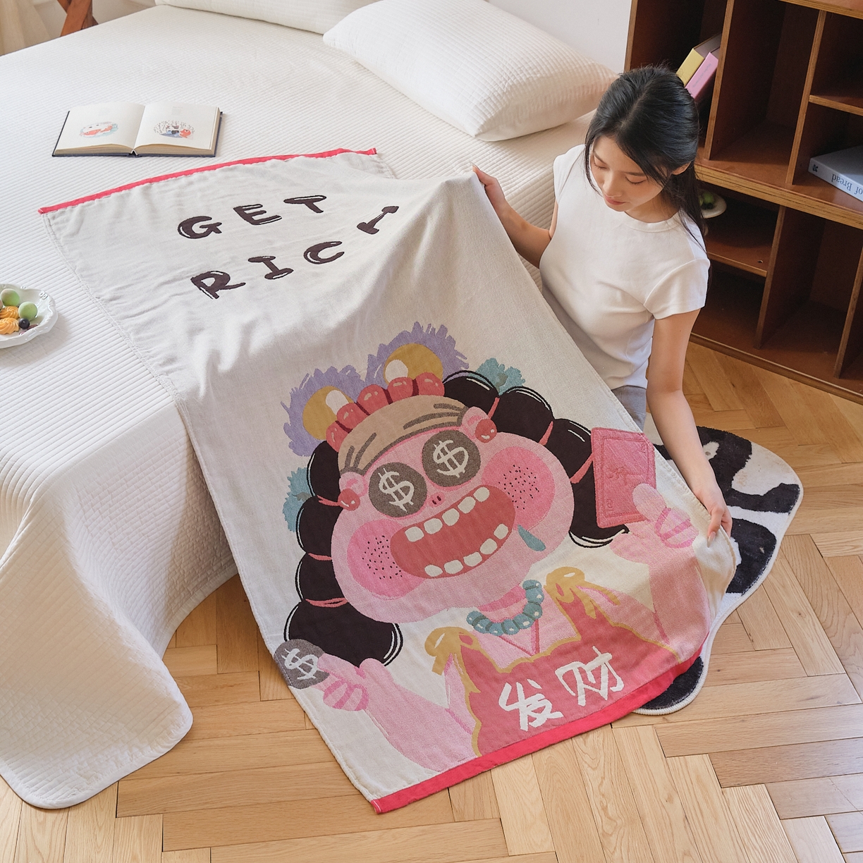 91家纺网 家纺一手货源 找家纺 沐瑟家纺 2025新款卡通A类全棉四层纱布浴巾加大毛巾-第二组 发财女孩 80*160cm浴巾/条