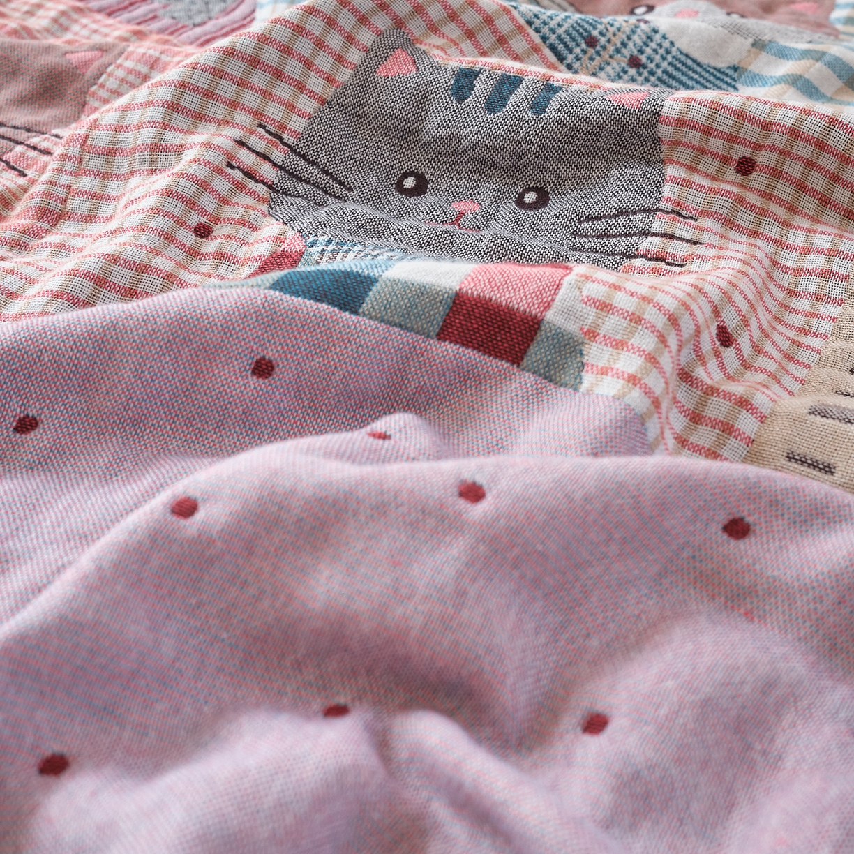 91家纺网 家纺一手货源 找家纺 沐瑟家纺 2025新款卡通A类全棉四层纱布浴巾加大毛巾-第二组 花布猫 80*160cm浴巾/条