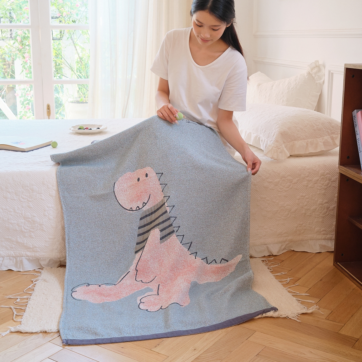 91家纺网 家纺一手货源 找家纺 沐瑟家纺 2025新款卡通A类全棉四层纱布浴巾加大毛巾-第二组 线条恐龙 80*160cm浴巾/条