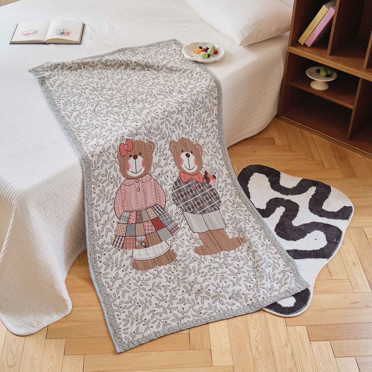 91家纺网 家纺一手货源 找家纺 沐瑟家纺 2025新款卡通A类全棉四层纱布浴巾加大毛巾-第二组 小熊夫妻 80*160cm浴巾/条