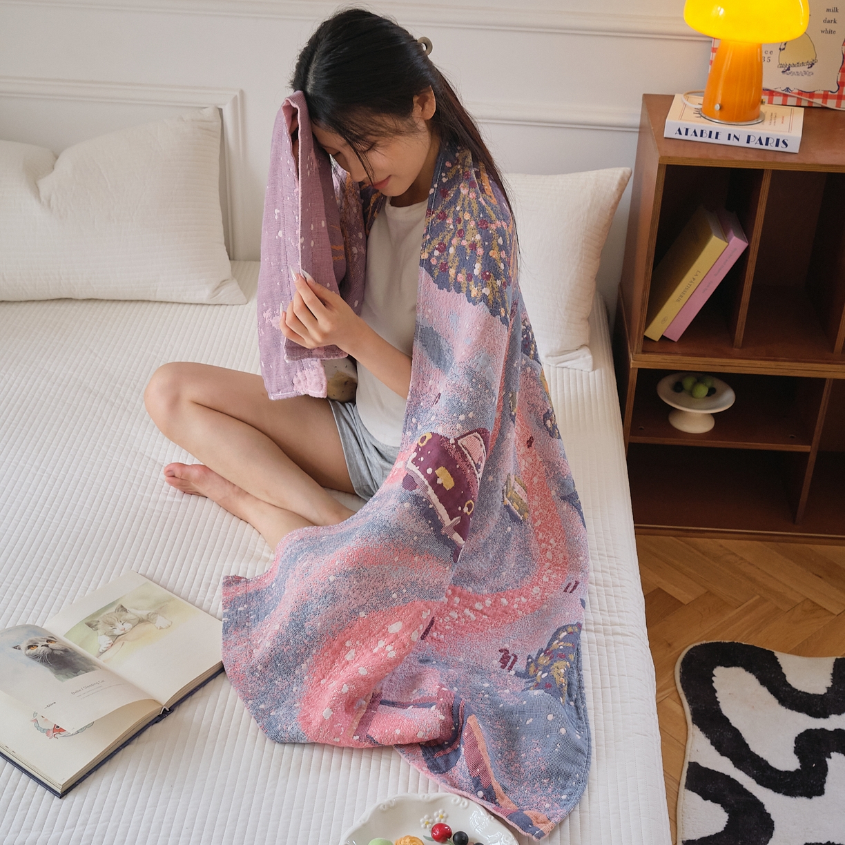 91家纺网 家纺一手货源 找家纺 沐瑟家纺 2025新款卡通A类全棉四层纱布浴巾加大毛巾-第二组 雪乡 80*160cm浴巾/条