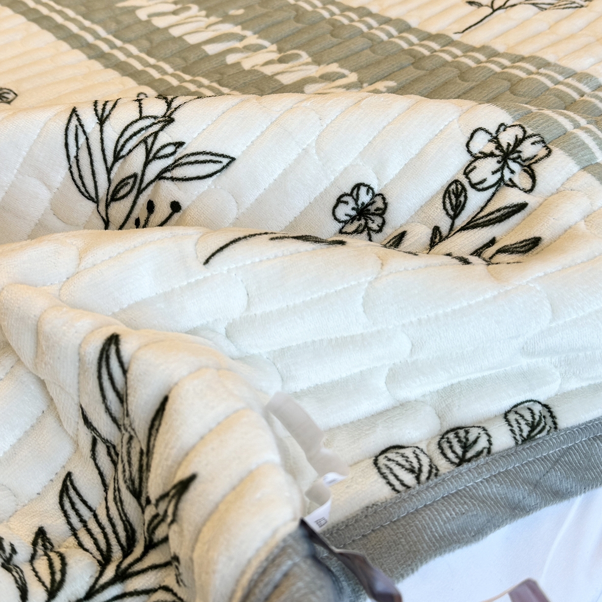 91家纺网 家纺一手货源 找家纺 （总）一隅花田 2025新款牛奶绒床盖