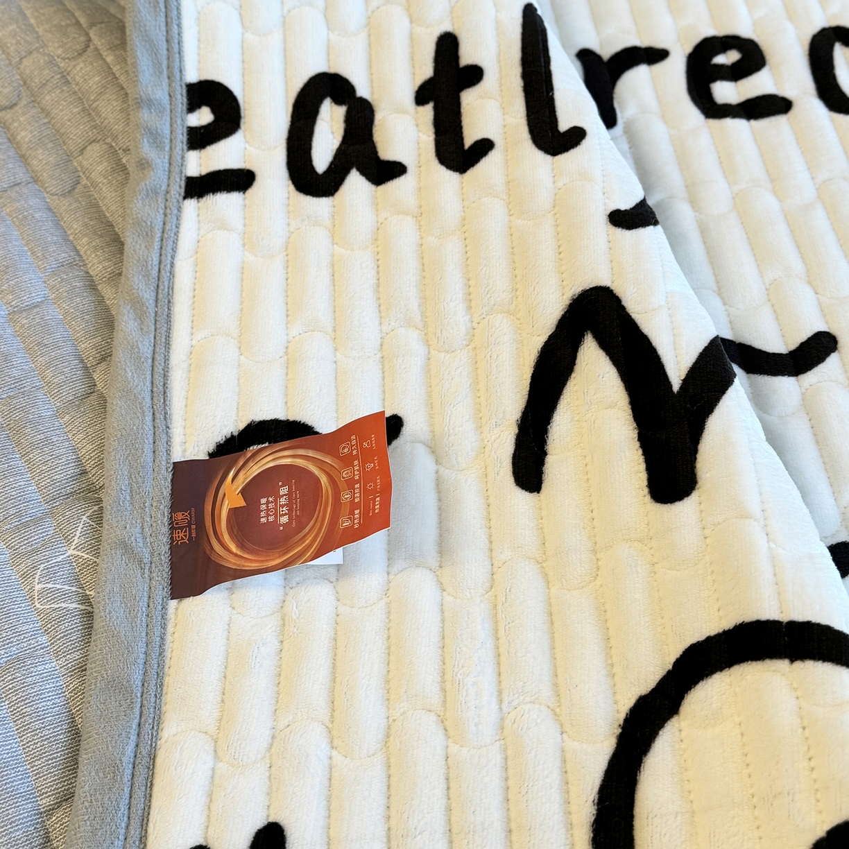 91家纺网 家纺一手货源 找家纺 一隅花田 2025新款牛奶绒床盖 冬雪