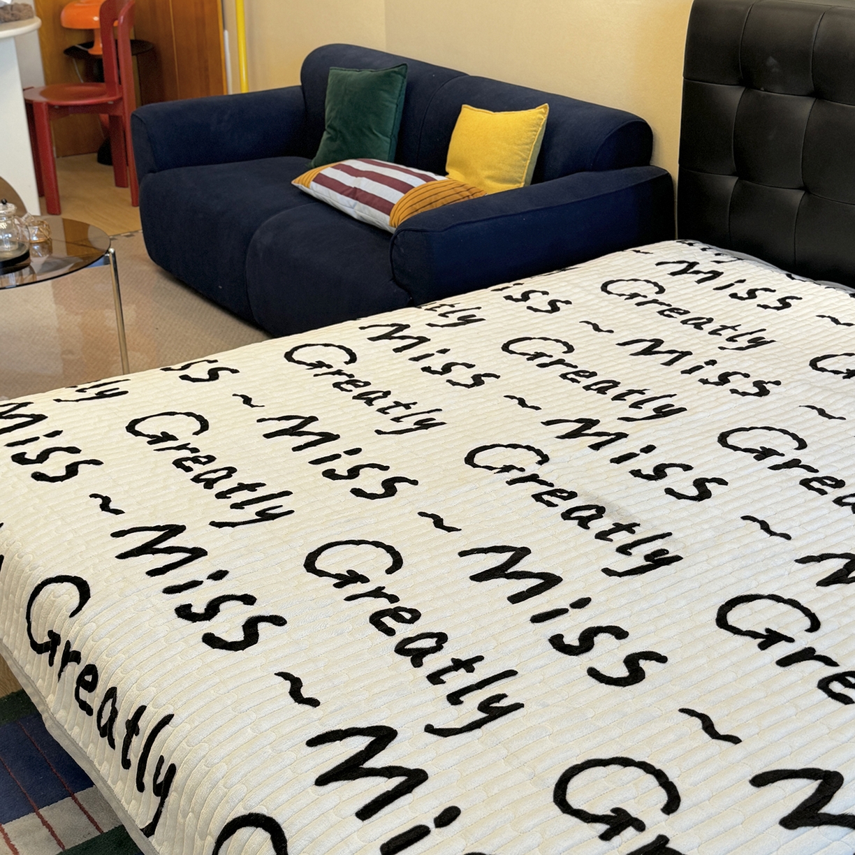 91家纺网 家纺一手货源 找家纺 一隅花田 2025新款牛奶绒床盖 冬雪