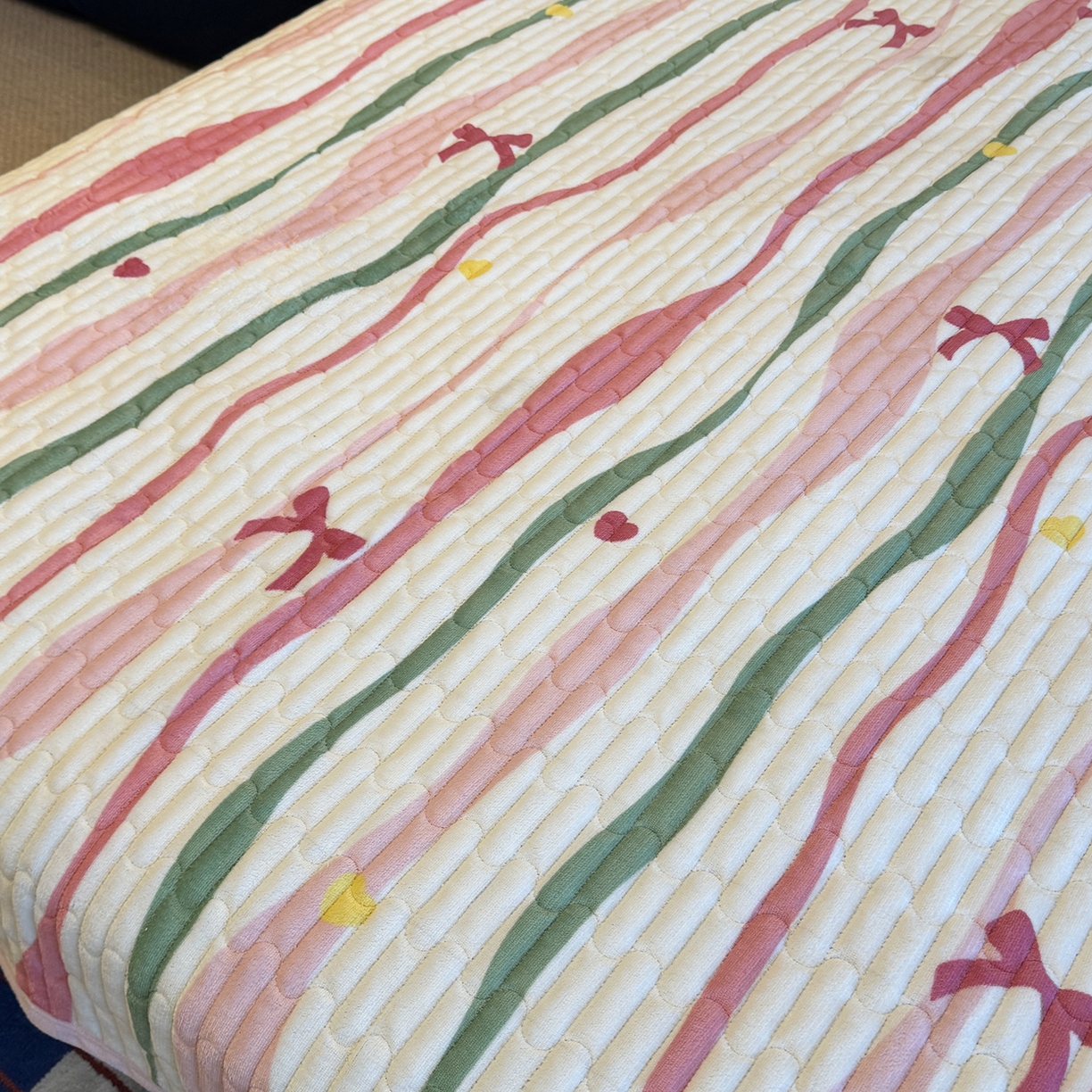 91家纺网 家纺一手货源 找家纺 一隅花田 2025新款牛奶绒床盖 夏日