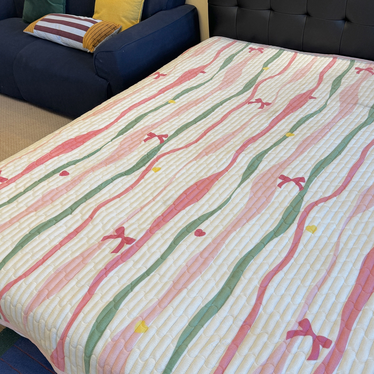 91家纺网 家纺一手货源 找家纺 一隅花田 2025新款牛奶绒床盖 夏日