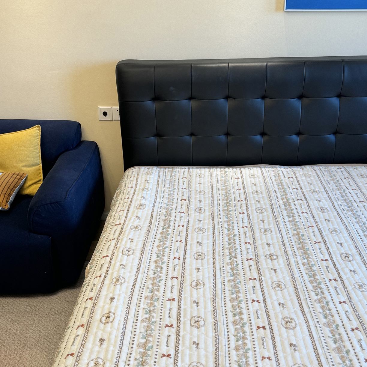 91家纺网 家纺一手货源 找家纺 一隅花田 2025新款牛奶绒床盖 秋叶