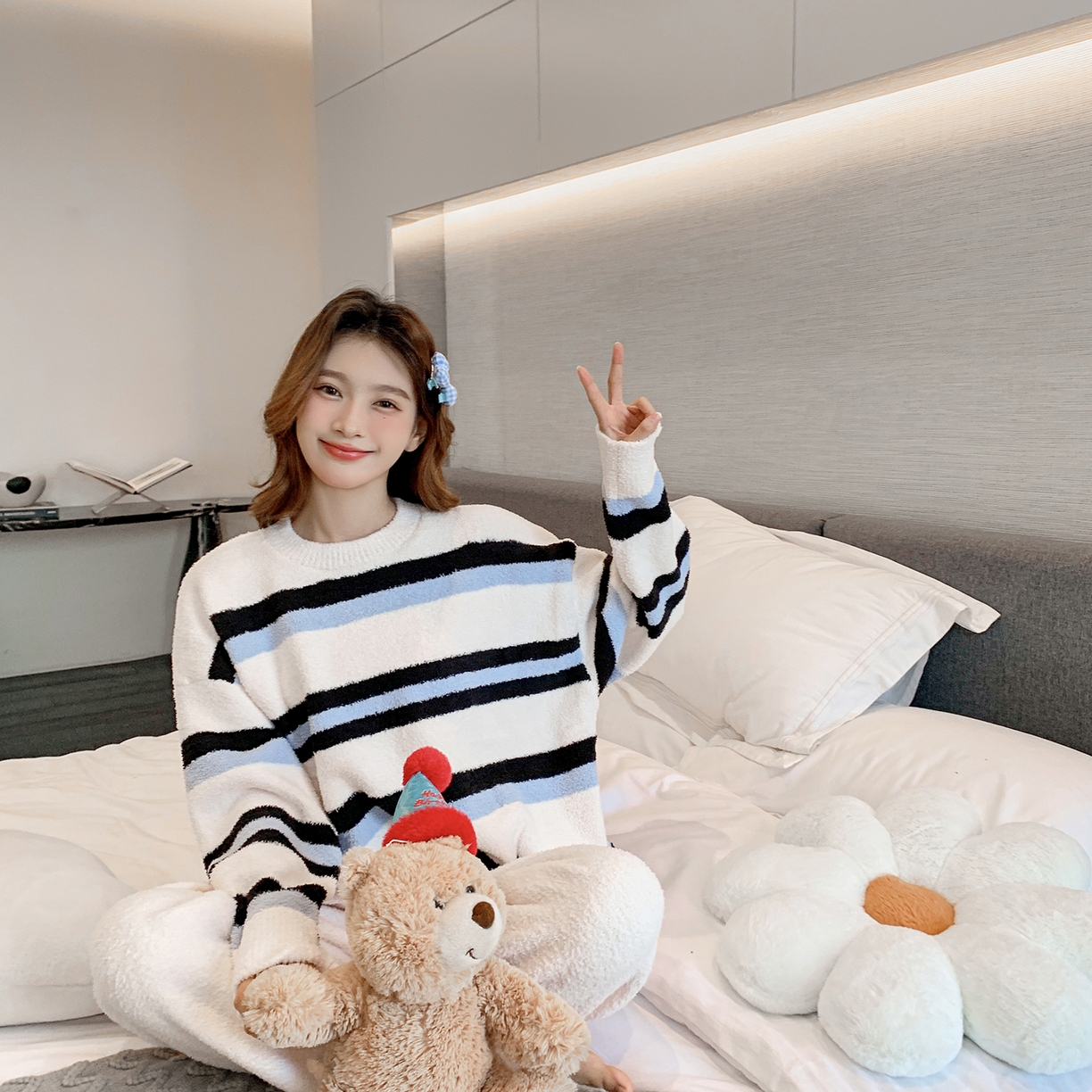 91家纺网 家纺一手货源 找家纺 多乐娜 2025新款半边绒家居服（会员拿货-5元，控价最低零售价138元起！） 白色条纹