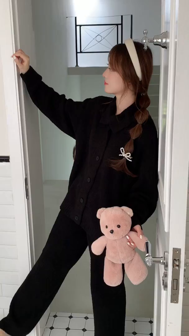 91家纺网 家纺一手货源 找家纺 多乐娜 2025新款半边绒家居服（会员拿货-5元，控价最低零售价138元起！） 黑色开衫