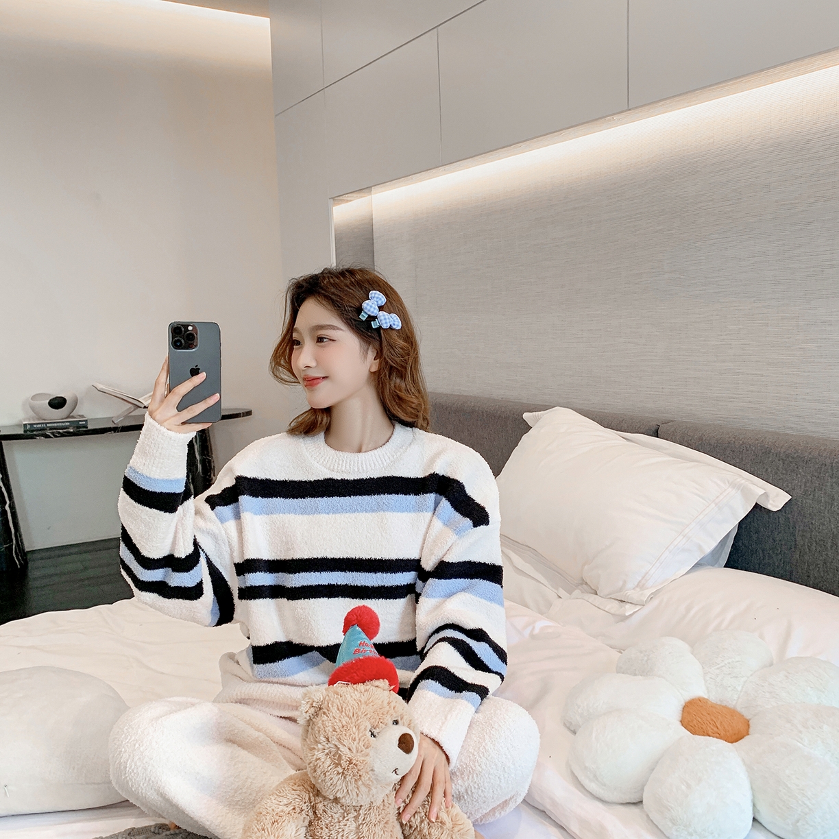 91家纺网 家纺一手货源 找家纺 多乐娜 2025新款半边绒家居服（会员拿货-5元，控价最低零售价138元起！） 白色条纹