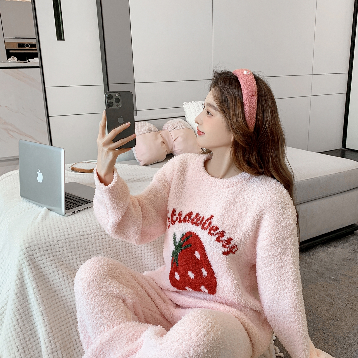 91家纺网 家纺一手货源 找家纺 多乐娜 2025新款半边绒家居服（会员拿货-5元，控价最低零售价138元起！） 粉色草莓