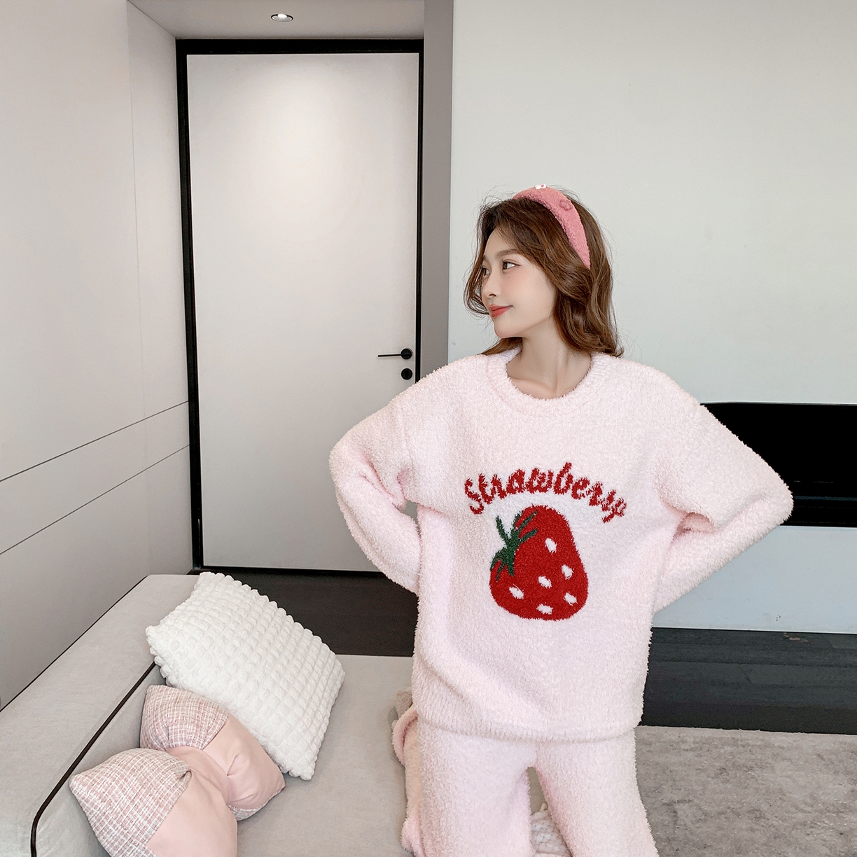 91家纺网 家纺一手货源 找家纺 多乐娜 2025新款半边绒家居服（会员拿货-5元，控价最低零售价138元起！） 粉色草莓