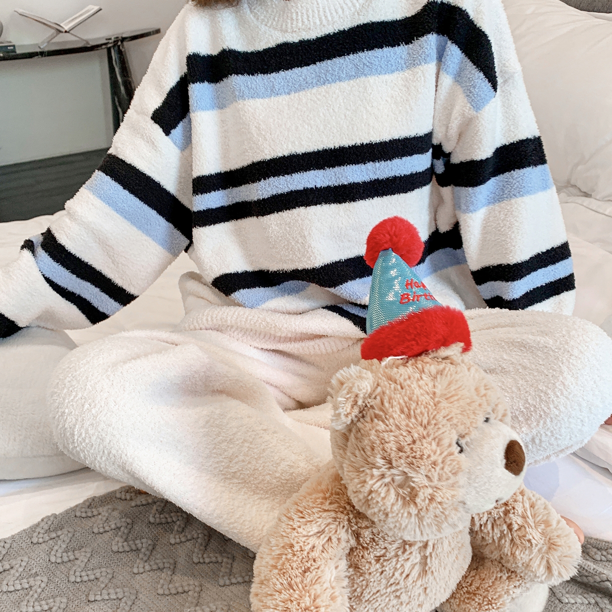 91家纺网 家纺一手货源 找家纺 多乐娜 2025新款半边绒家居服（会员拿货-5元，控价最低零售价138元起！） 白色条纹