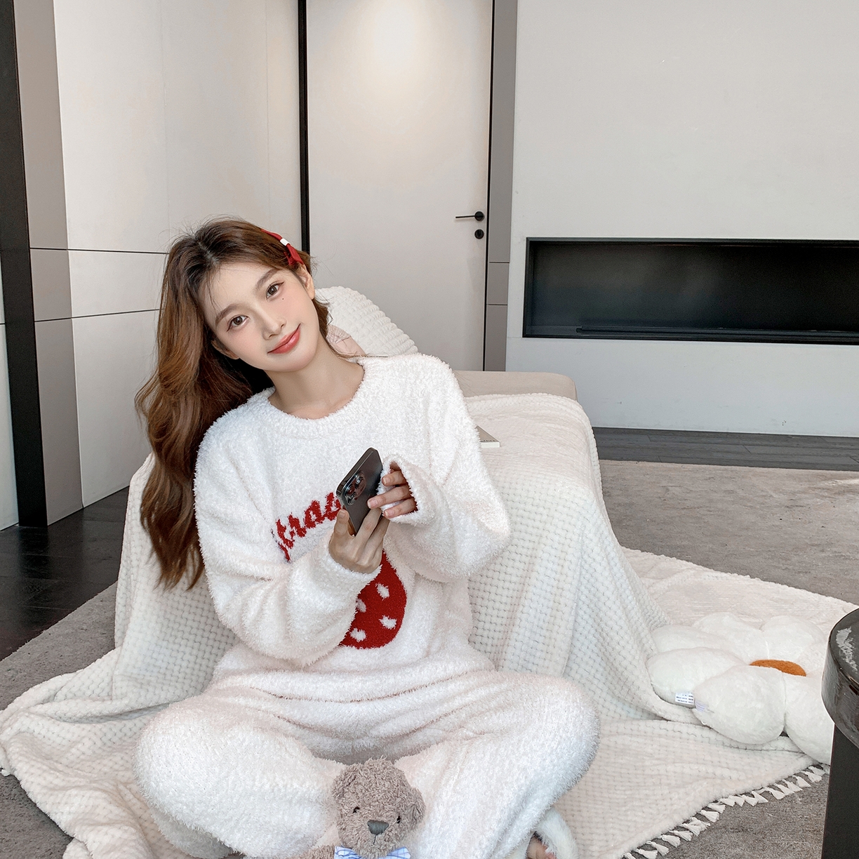 91家纺网 家纺一手货源 找家纺 多乐娜 2025新款半边绒家居服（会员拿货-5元，控价最低零售价138元起！） 白色草莓