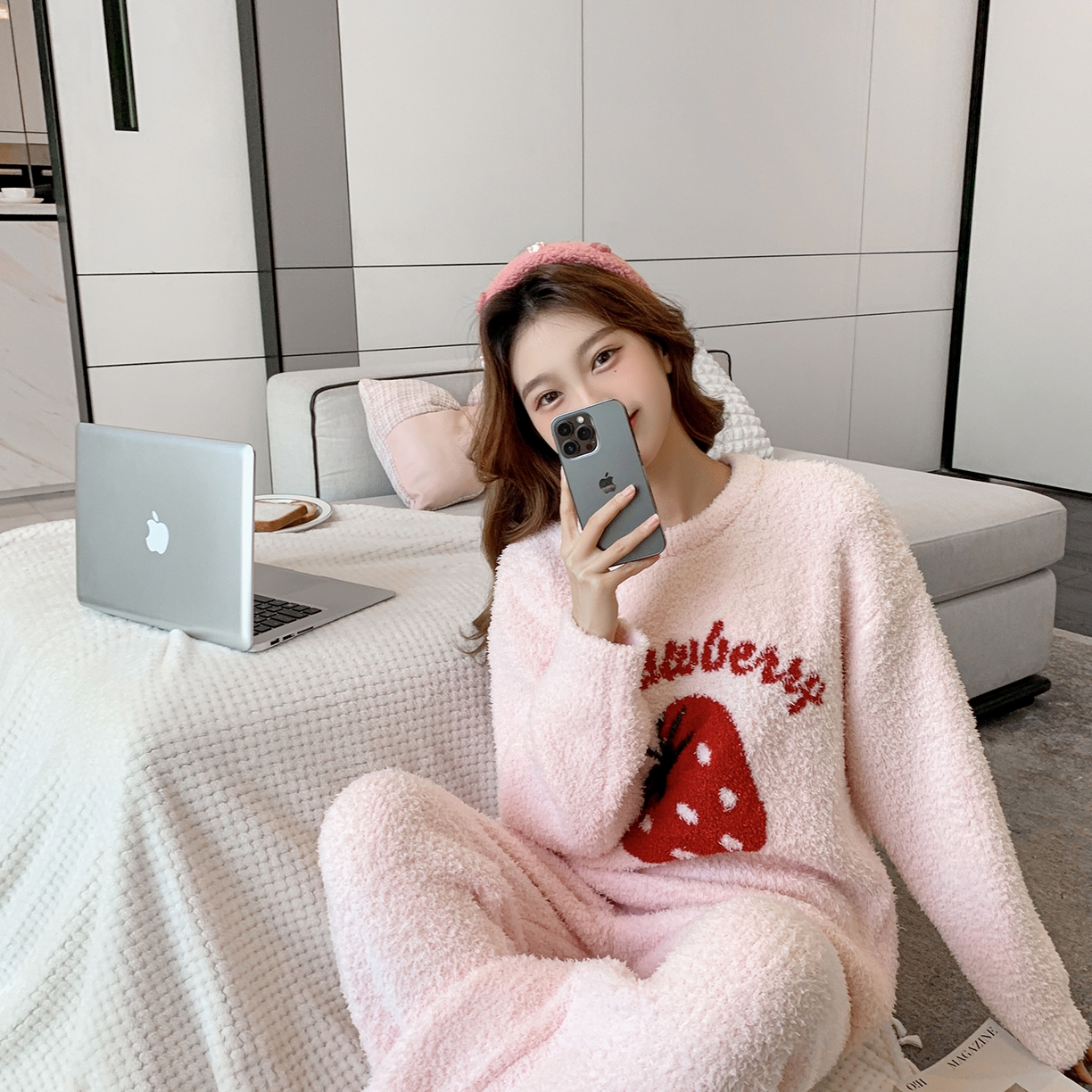 91家纺网 家纺一手货源 找家纺 多乐娜 2025新款半边绒家居服（会员拿货-5元，控价最低零售价138元起！） 粉色草莓