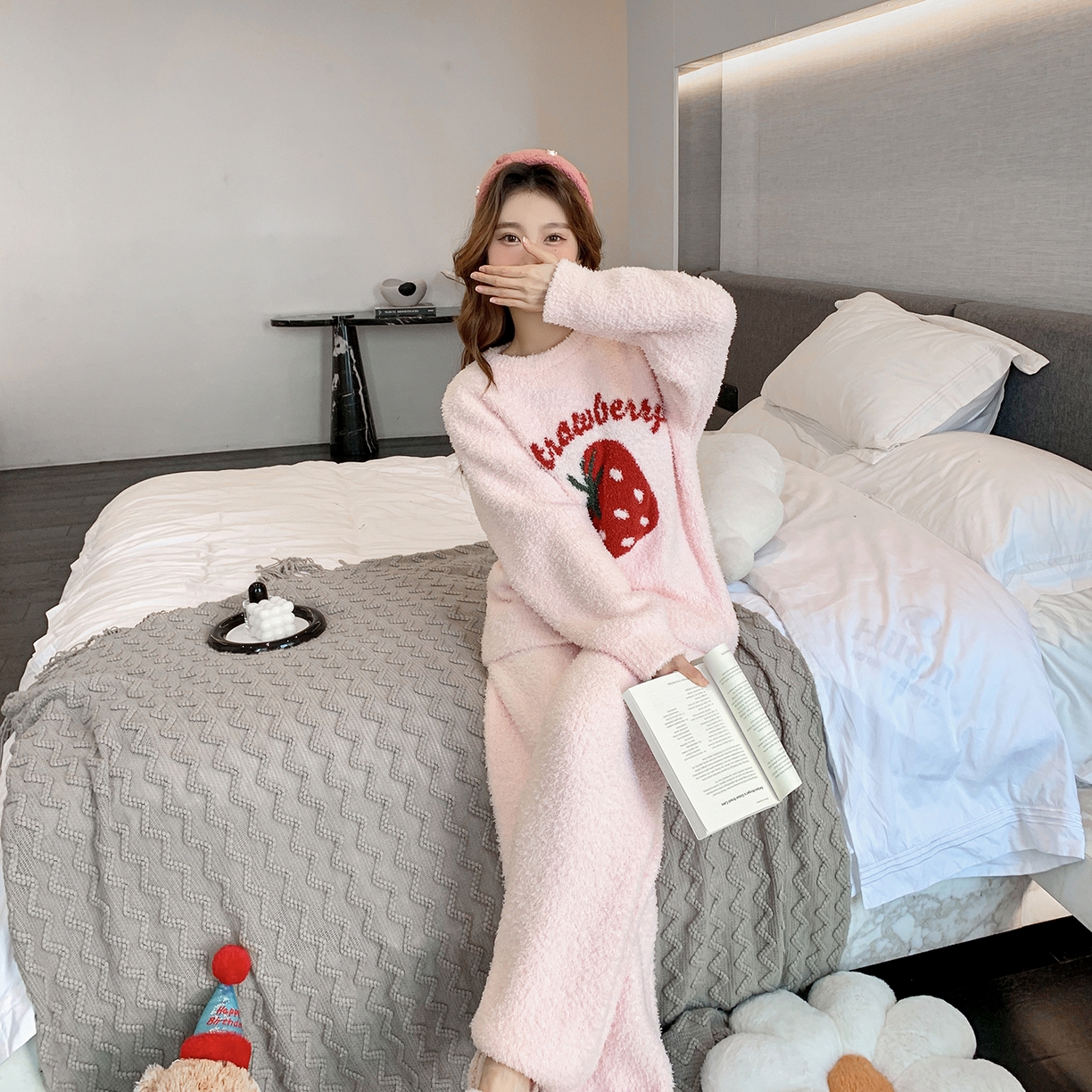 91家纺网 家纺一手货源 找家纺 多乐娜 2025新款半边绒家居服（会员拿货-5元，控价最低零售价138元起！） 粉色草莓