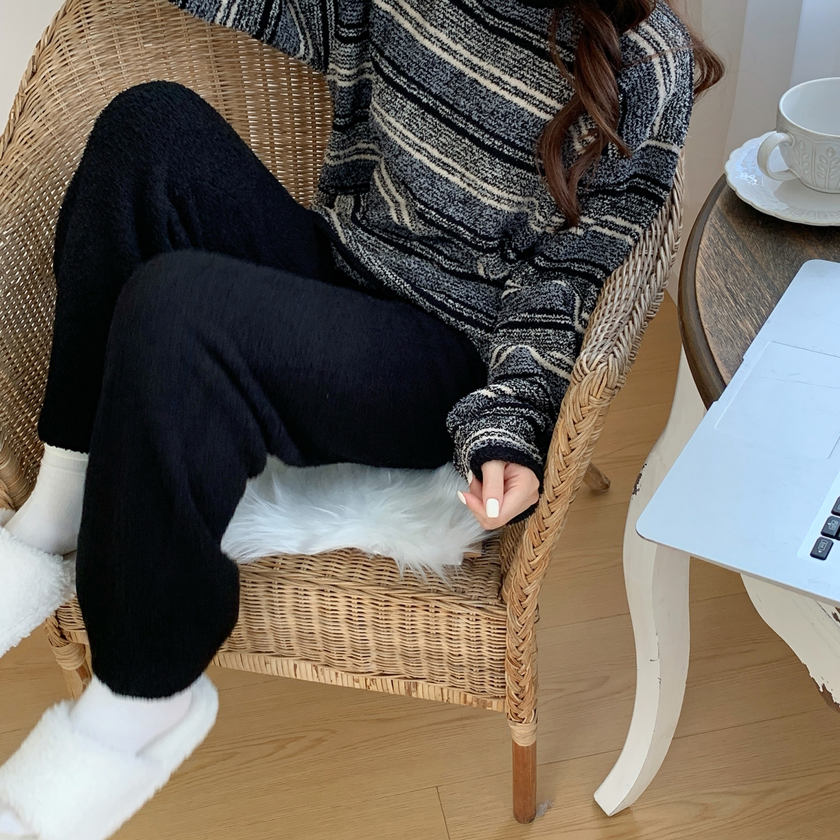 91家纺网 家纺一手货源 找家纺 多乐娜 2025新款半边绒家居服（会员拿货-5元，控价最低零售价138元起！） 杏灰条纹