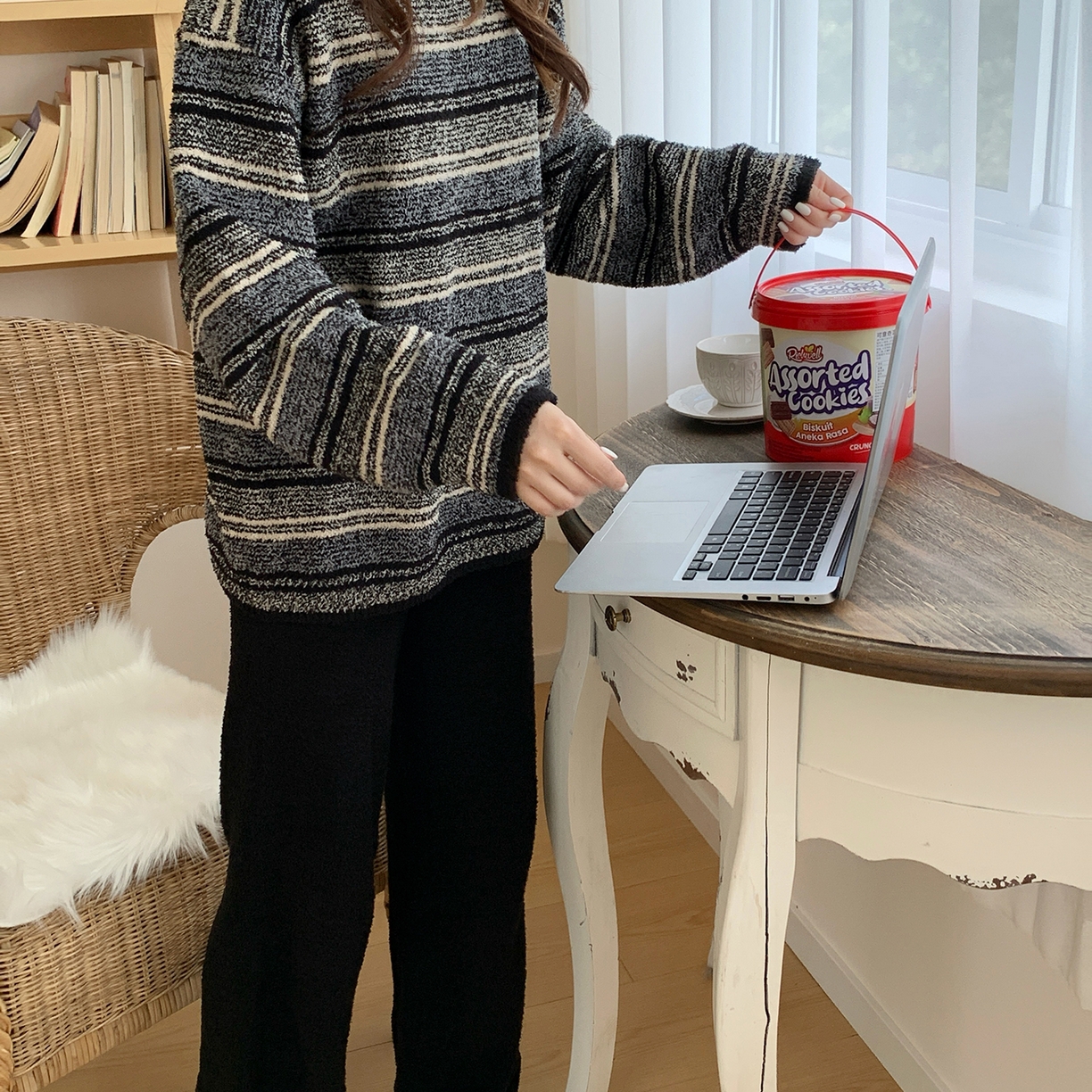 91家纺网 家纺一手货源 找家纺 多乐娜 2025新款半边绒家居服（会员拿货-5元，控价最低零售价138元起！） 杏灰条纹