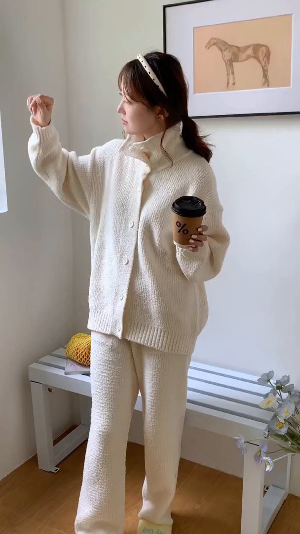 91家纺网 家纺一手货源 找家纺 多乐娜 2025新款半边绒家居服（会员拿货-5元，控价最低零售价138元起！） 白色开衫