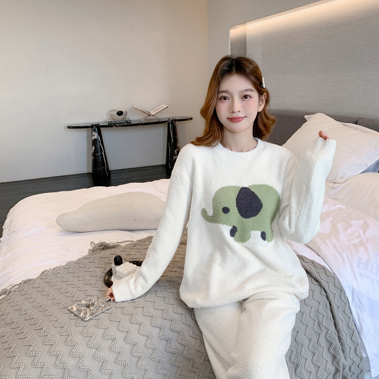 91家纺网 家纺一手货源 找家纺 多乐娜 2025新款半边绒家居服（会员拿货-5元，控价最低零售价138元起！） 米白小象