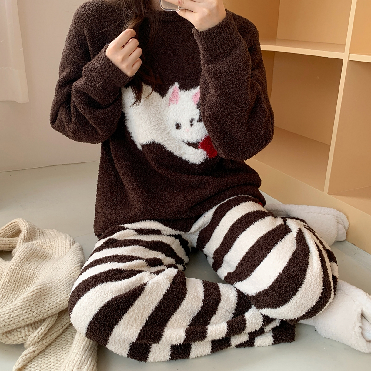 91家纺网 家纺一手货源 找家纺 多乐娜 2025新款半边绒家居服（会员拿货-5元，控价最低零售价138元起！） 摩卡草莓