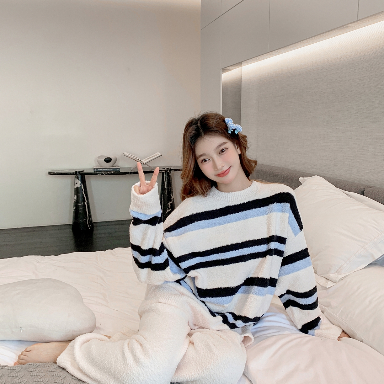 91家纺网 家纺一手货源 找家纺 多乐娜 2025新款半边绒家居服（会员拿货-5元，控价最低零售价138元起！） 白色条纹