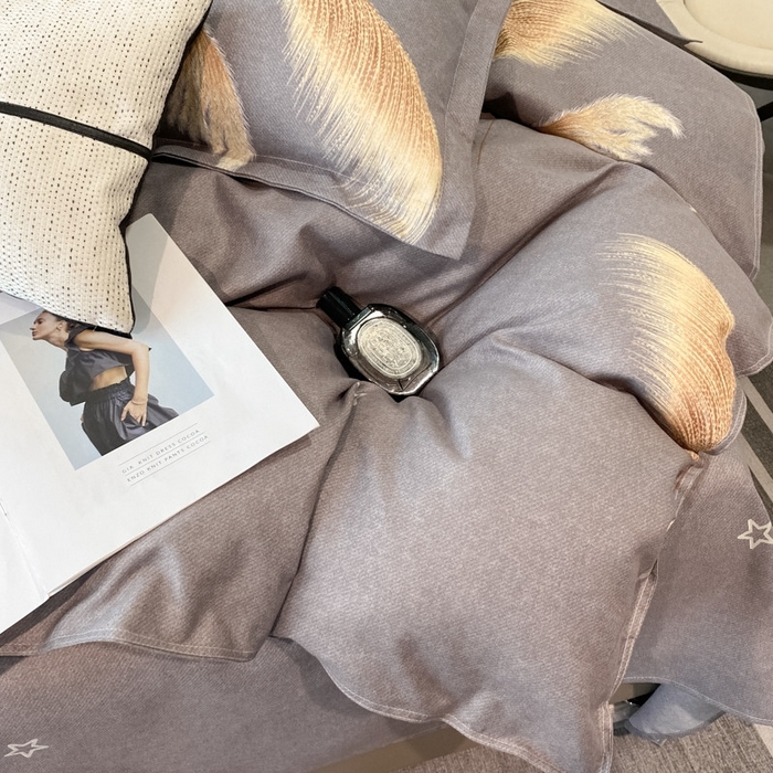 91家纺网 家纺一手货源 找家纺 典雅家纺 爆款新花色印花植物羊绒四件套磨毛四件套学生季 苇花飞扬