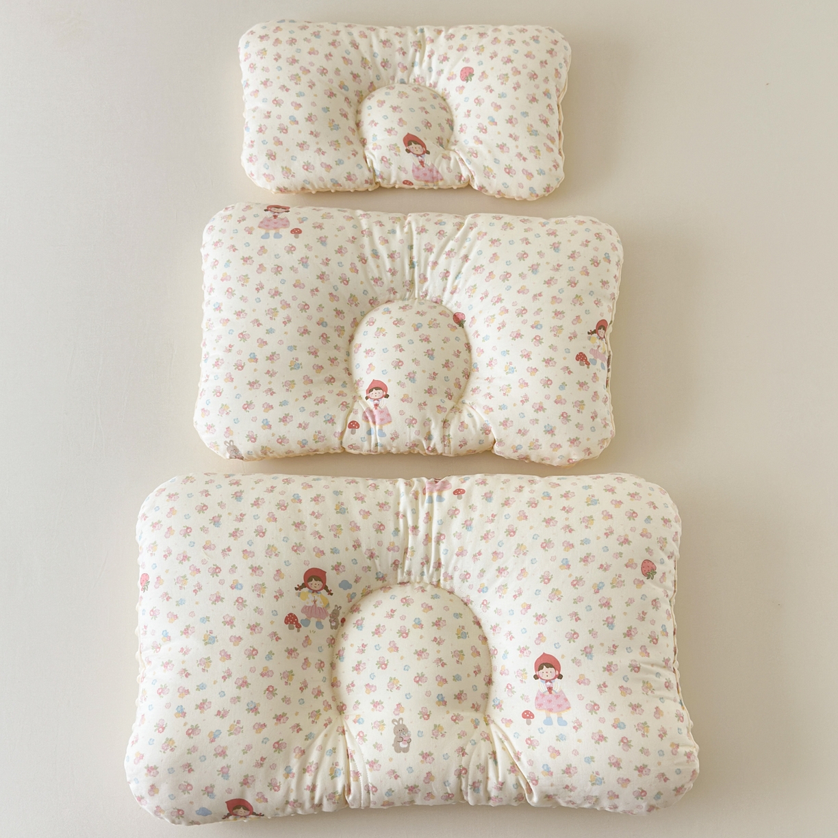 91家纺网 家纺一手货源 找家纺 北鸣有鱼枕芯馆 2025新款漫画家系列全棉双层纱豆豆枕枕头枕芯 小红帽-45x70cm