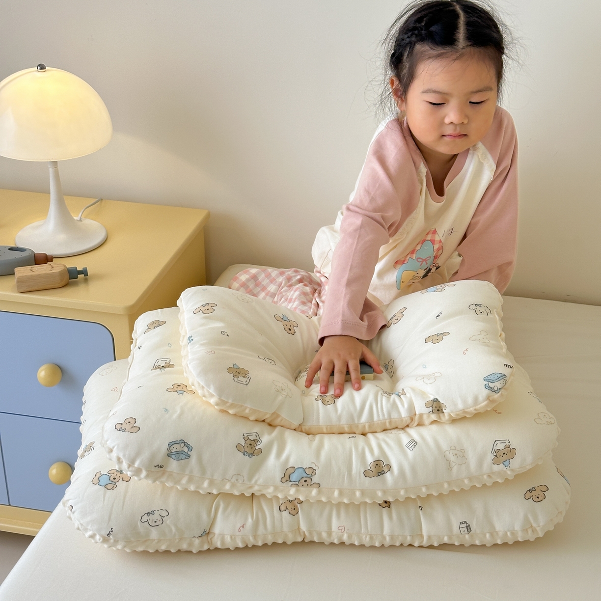 91家纺网 家纺一手货源 找家纺 北鸣有鱼枕芯馆 2025新款漫画家系列全棉双层纱豆豆枕枕头枕芯 帕尼汪-45x70cm