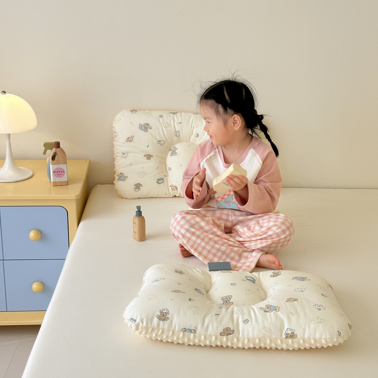 91家纺网 家纺一手货源 找家纺 北鸣有鱼枕芯馆 2025新款漫画家系列全棉双层纱豆豆枕枕头枕芯 帕尼汪-45x70cm