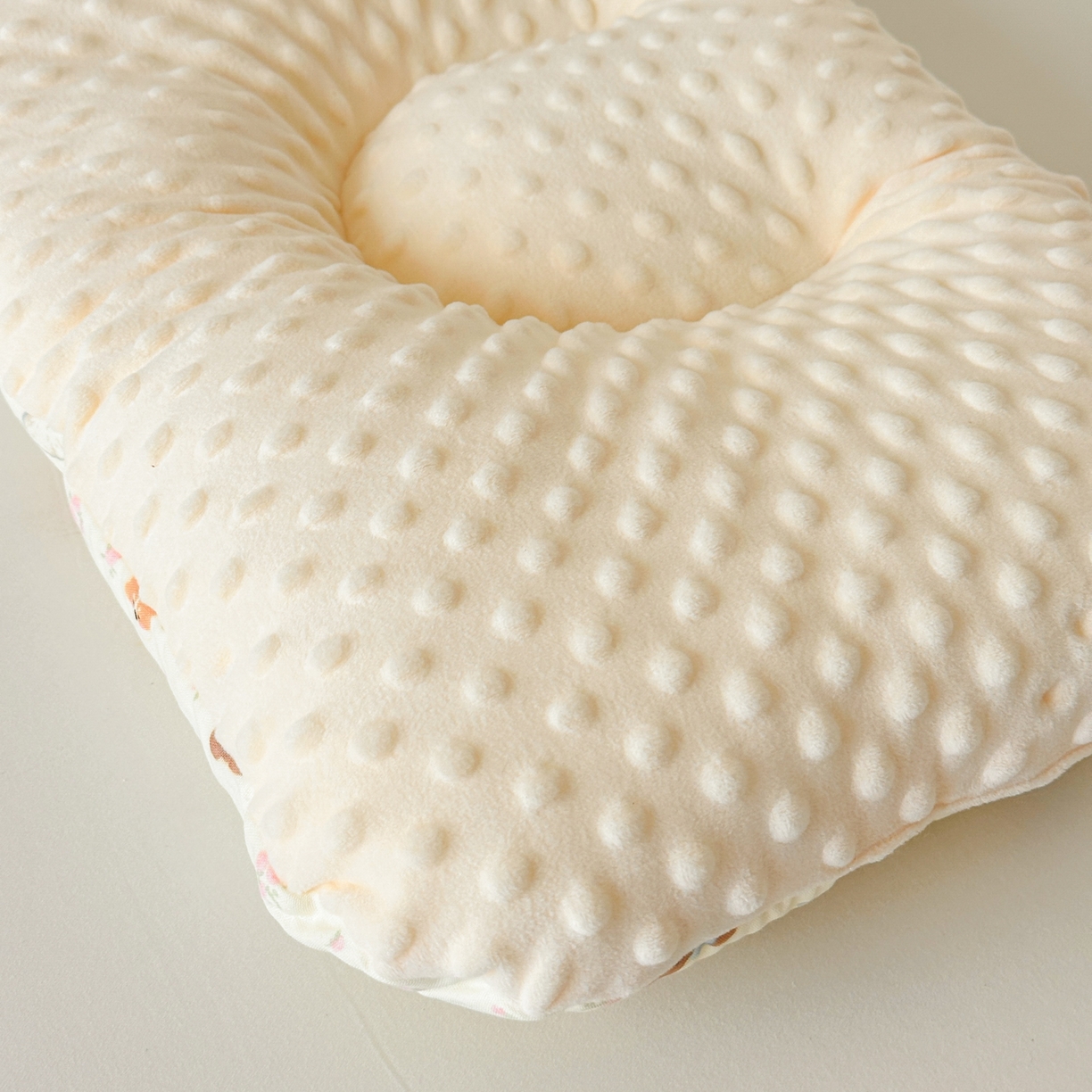 91家纺网 家纺一手货源 找家纺 北鸣有鱼枕芯馆 2025新款漫画家系列全棉双层纱豆豆枕枕头枕芯 奶芙狗-45x70cm