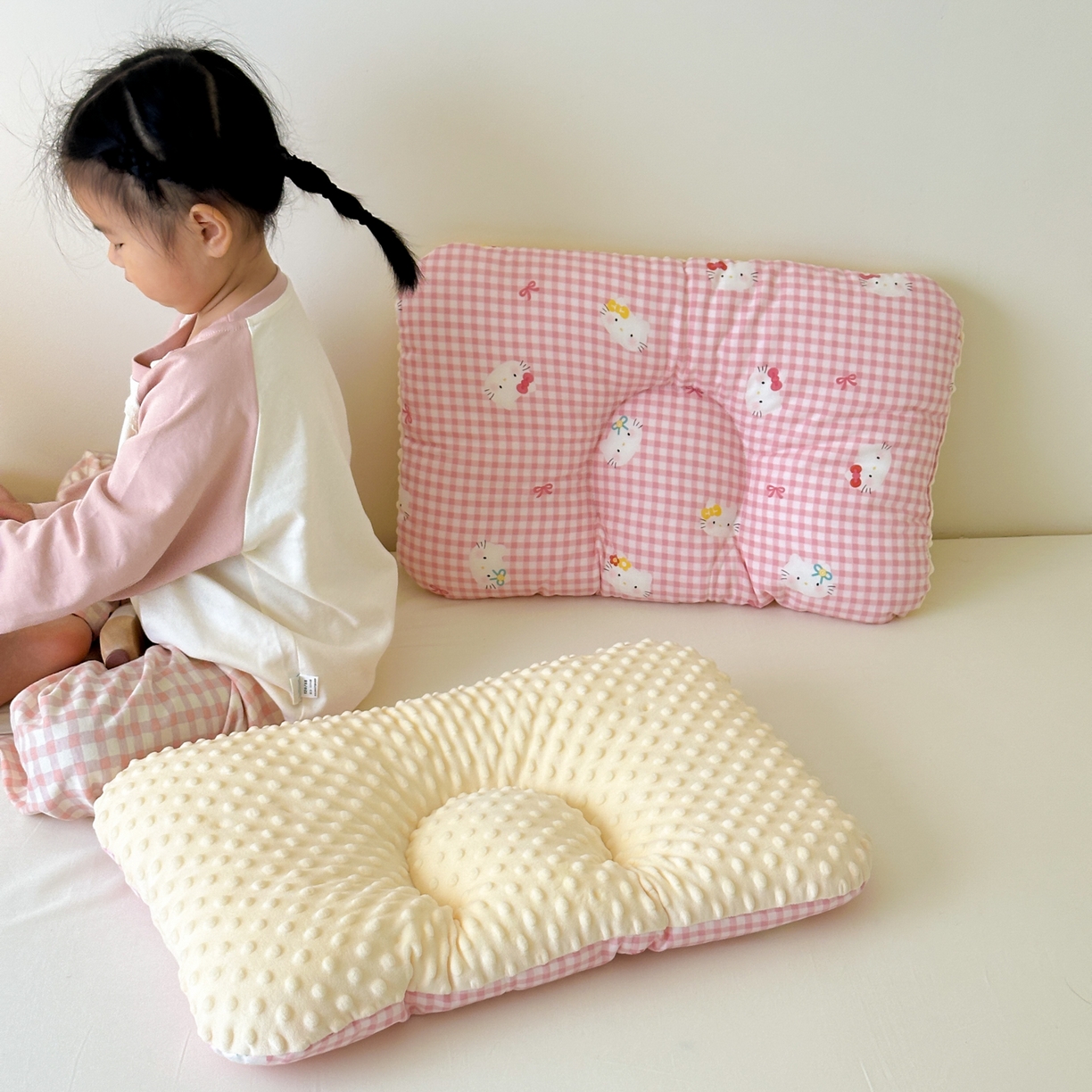 91家纺网 家纺一手货源 找家纺 （总）北鸣有鱼枕芯馆 2025新款漫画家系列全棉双层纱豆豆枕枕头枕芯