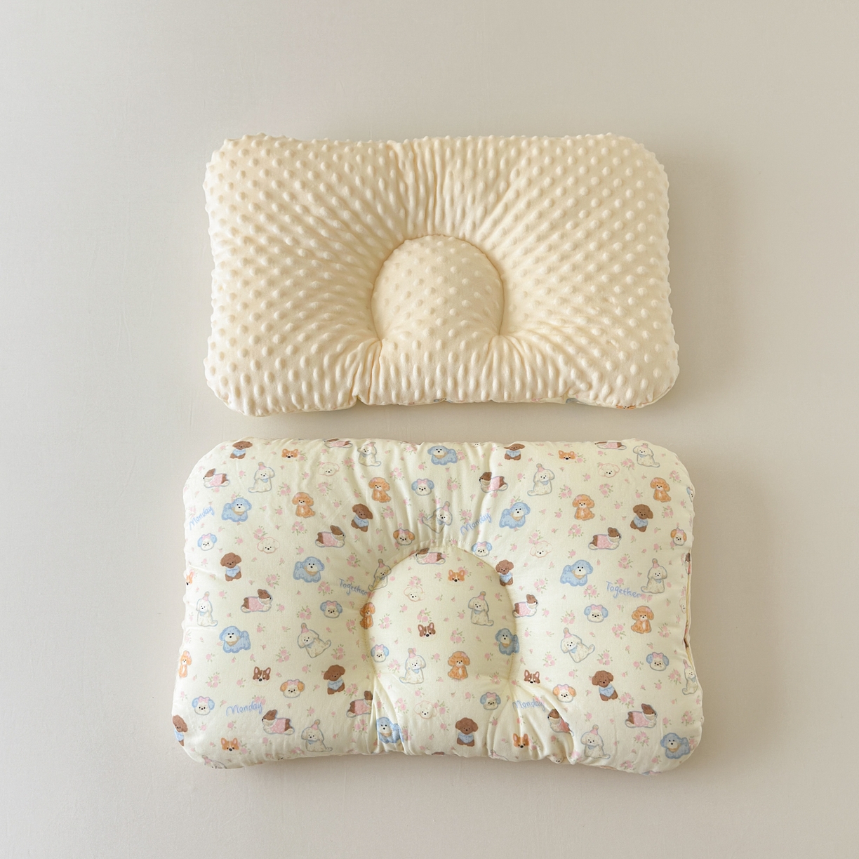 91家纺网 家纺一手货源 找家纺 北鸣有鱼枕芯馆 2025新款漫画家系列全棉双层纱豆豆枕枕头枕芯 奶芙狗-45x70cm