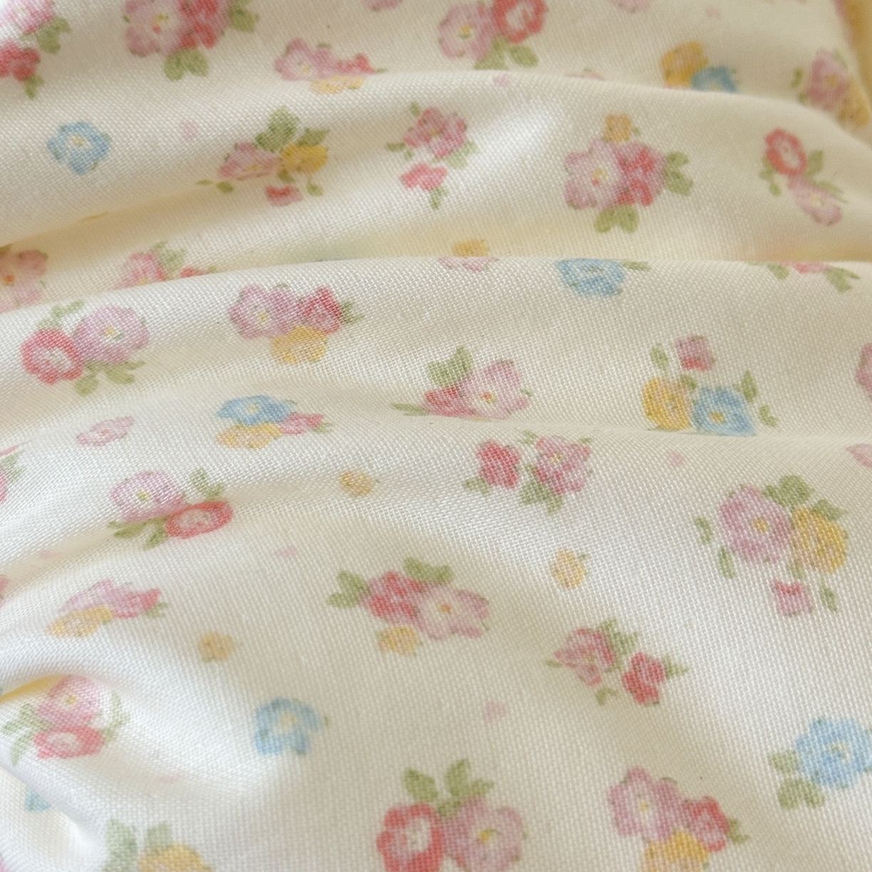 91家纺网 家纺一手货源 找家纺 北鸣有鱼枕芯馆 2025新款漫画家系列全棉双层纱豆豆枕枕头枕芯 小红帽-30x50cm