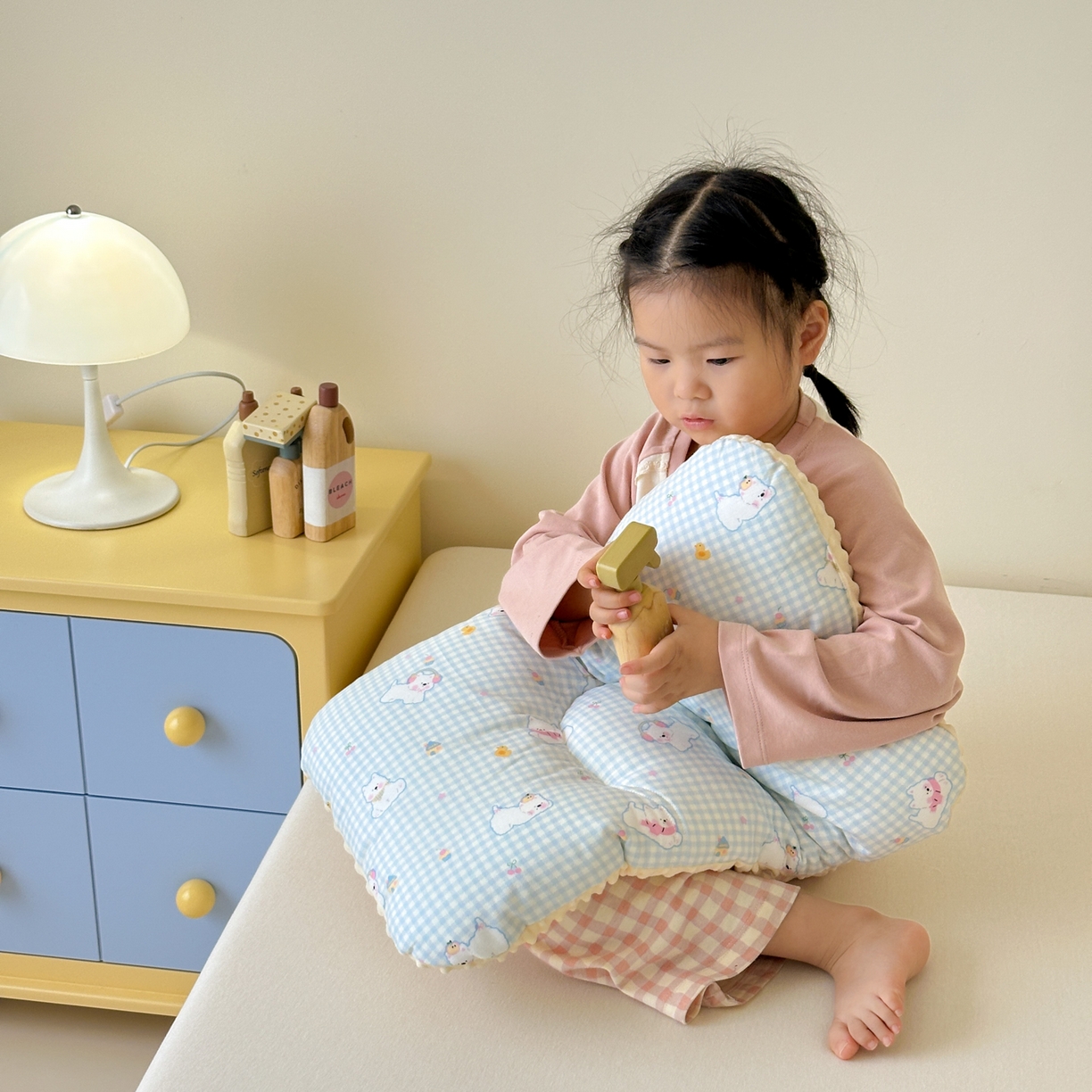 91家纺网 家纺一手货源 找家纺 北鸣有鱼枕芯馆 2025新款漫画家系列全棉双层纱豆豆枕枕头枕芯 西高地-30x50cm