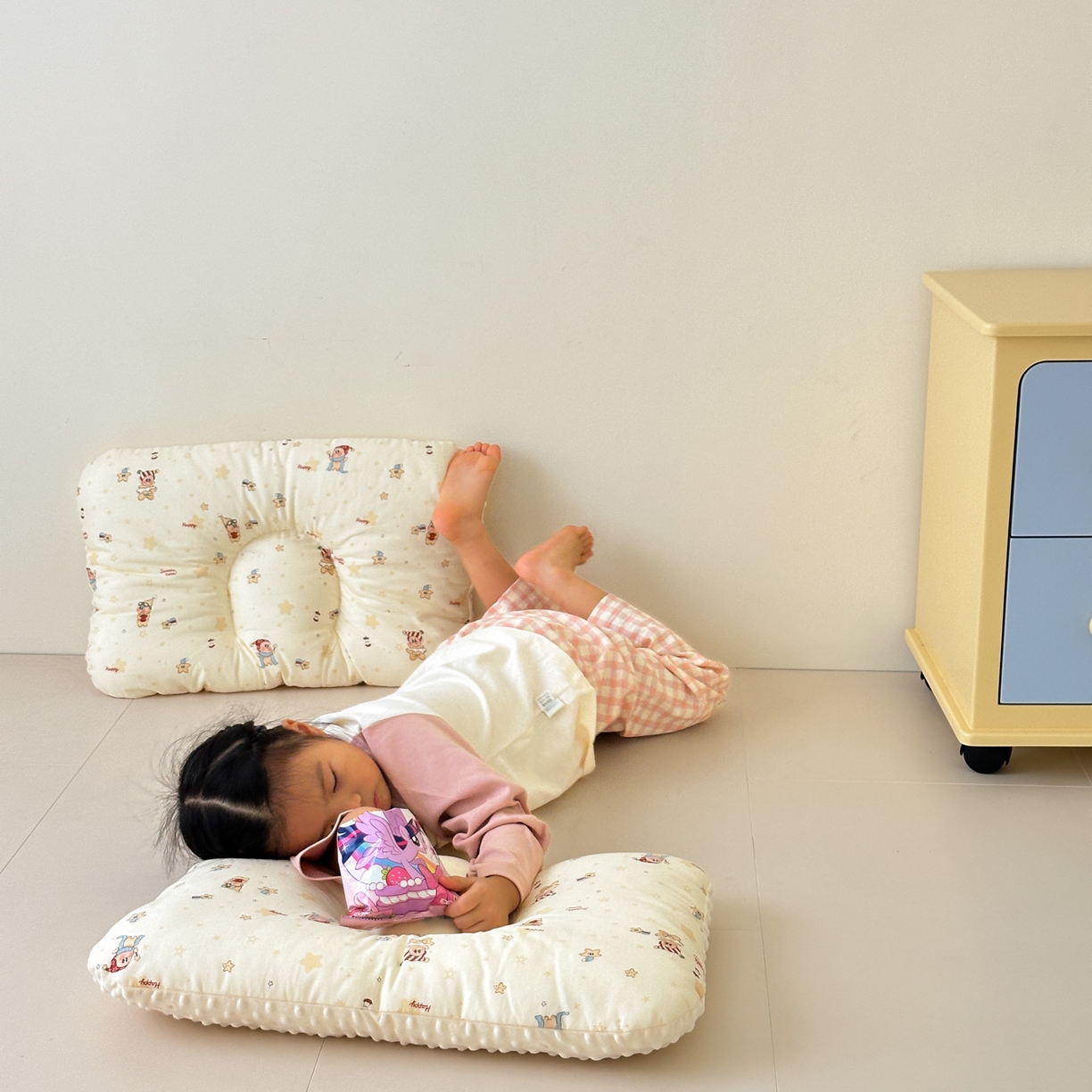 91家纺网 家纺一手货源 找家纺 北鸣有鱼枕芯馆 2025新款漫画家系列全棉双层纱豆豆枕枕头枕芯 星星伙伴-45x70cm