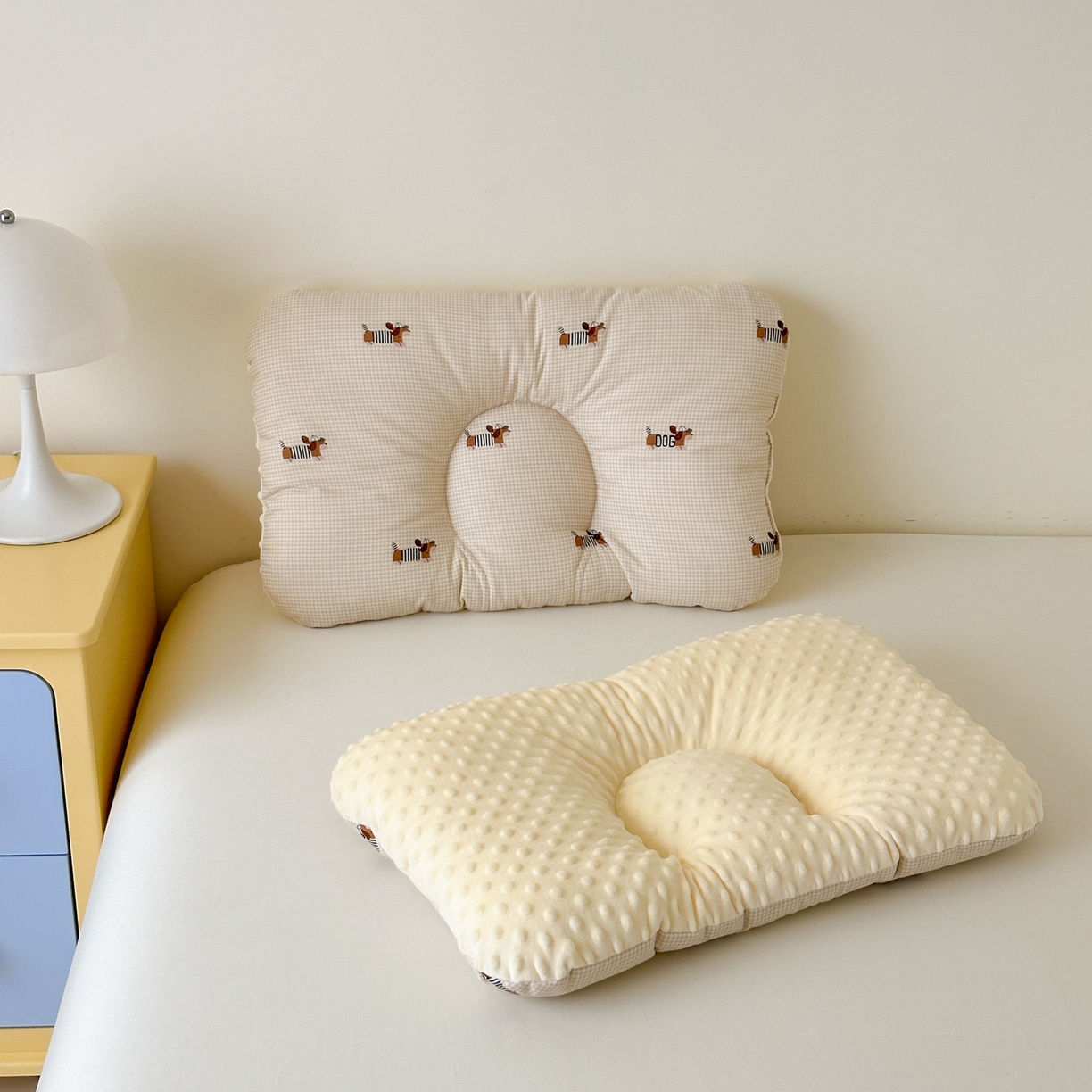 91家纺网 家纺一手货源 找家纺 北鸣有鱼枕芯馆 2025新款漫画家系列全棉双层纱豆豆枕枕头枕芯 腊肠小狗-45x70cm