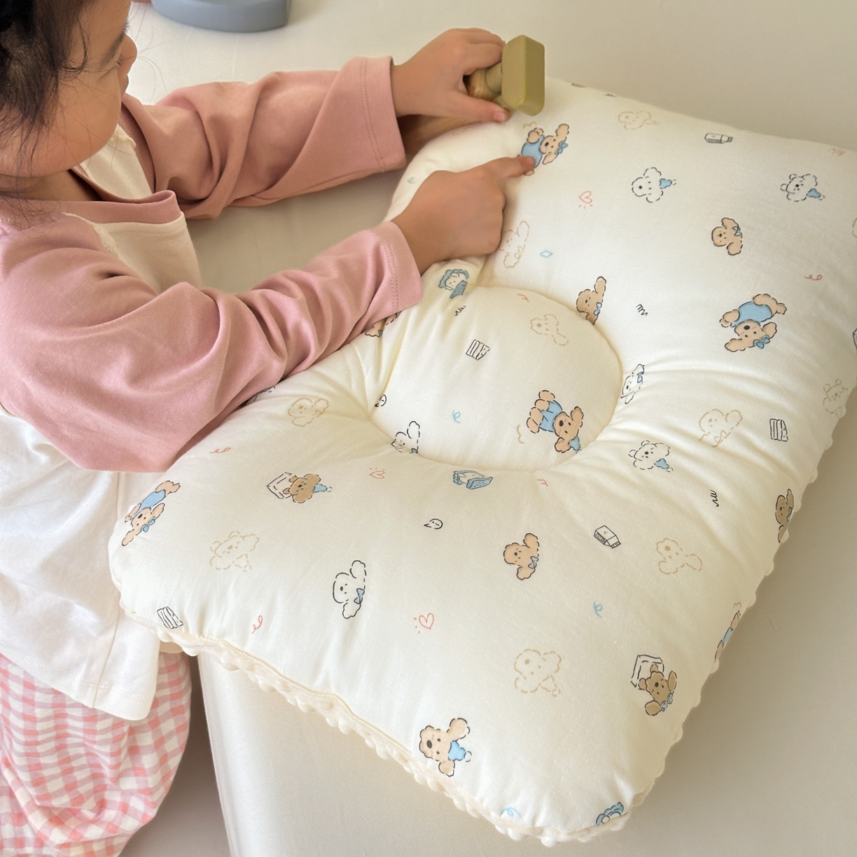 91家纺网 家纺一手货源 找家纺 北鸣有鱼枕芯馆 2025新款漫画家系列全棉双层纱豆豆枕枕头枕芯 帕尼汪-40x60cm