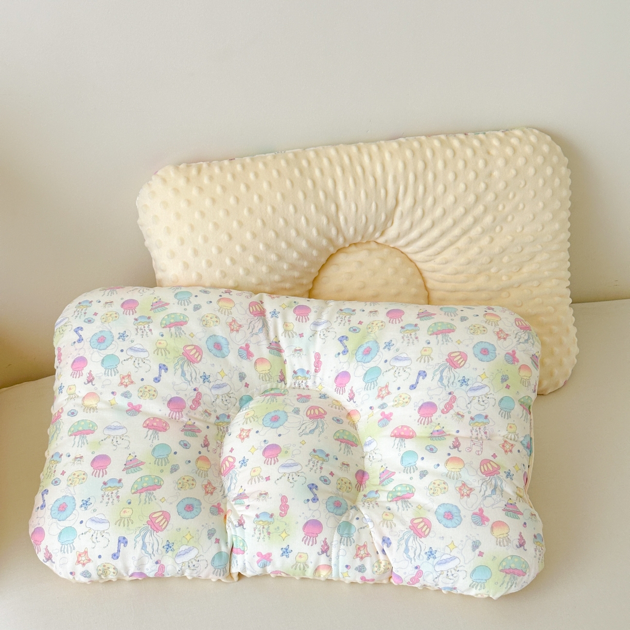 91家纺网 家纺一手货源 找家纺 北鸣有鱼枕芯馆 2025新款漫画家系列全棉双层纱豆豆枕枕头枕芯 水形物语-45x70cm