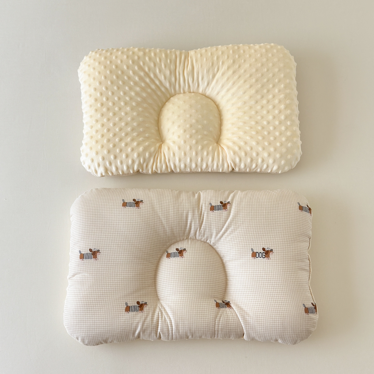 91家纺网 家纺一手货源 找家纺 北鸣有鱼枕芯馆 2025新款漫画家系列全棉双层纱豆豆枕枕头枕芯 腊肠小狗-45x70cm