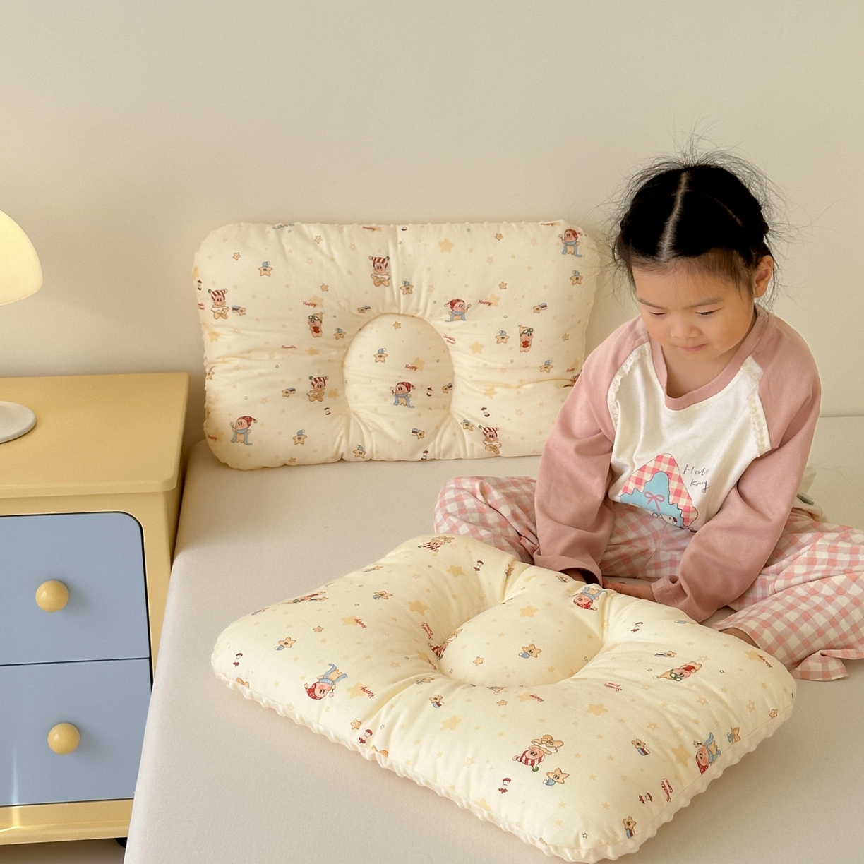 91家纺网 家纺一手货源 找家纺 北鸣有鱼枕芯馆 2025新款漫画家系列全棉双层纱豆豆枕枕头枕芯 星星伙伴-45x70cm