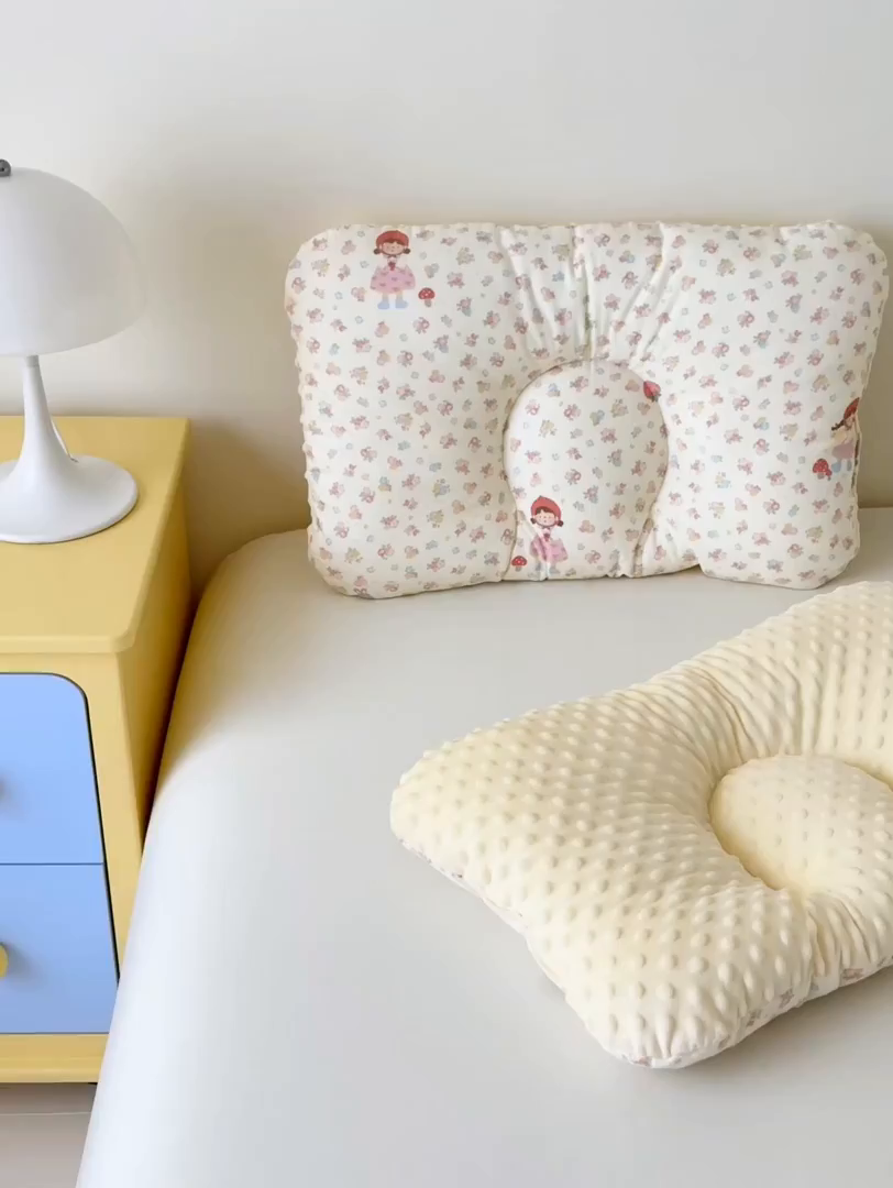91家纺网 家纺一手货源 找家纺 北鸣有鱼枕芯馆 2025新款漫画家系列全棉双层纱豆豆枕枕头枕芯 小红帽-30x50cm