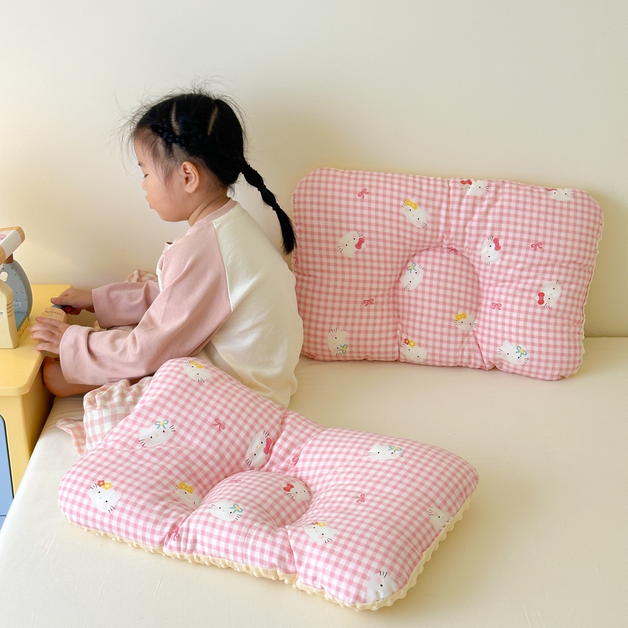 91家纺网 家纺一手货源 找家纺 （总）北鸣有鱼枕芯馆 2025新款漫画家系列全棉双层纱豆豆枕枕头枕芯