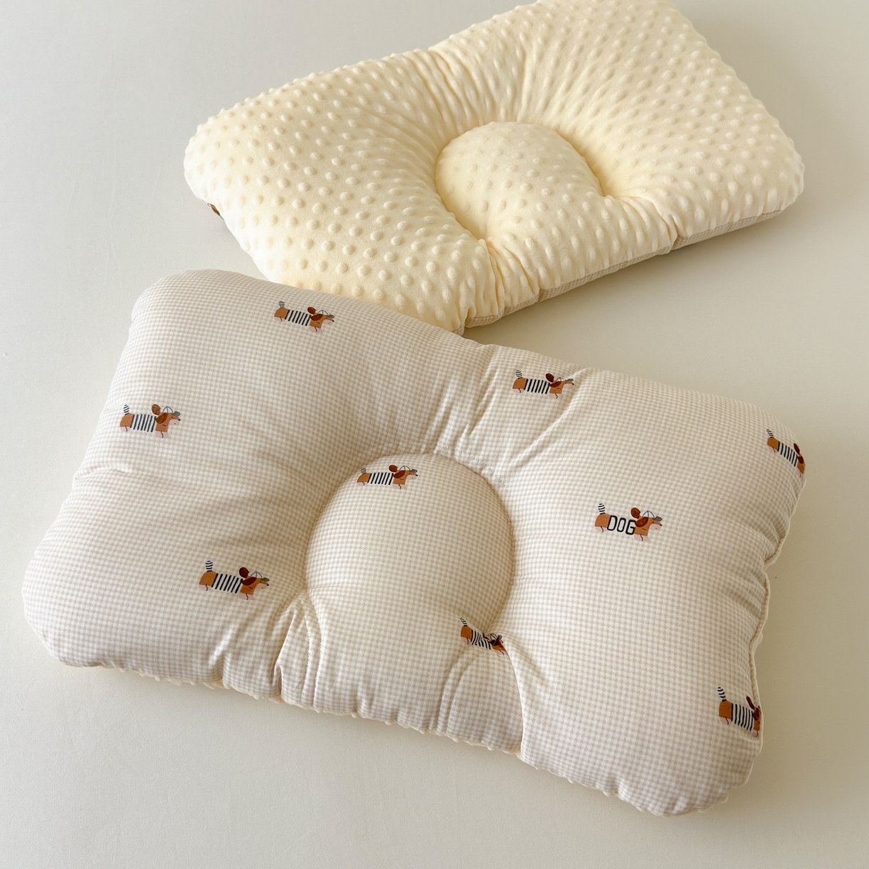 91家纺网 家纺一手货源 找家纺 北鸣有鱼枕芯馆 2025新款漫画家系列全棉双层纱豆豆枕枕头枕芯 腊肠小狗-45x70cm